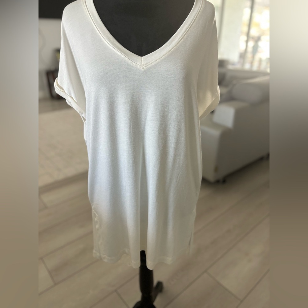 DEFECT- White V-Neck Short Sleeve #575